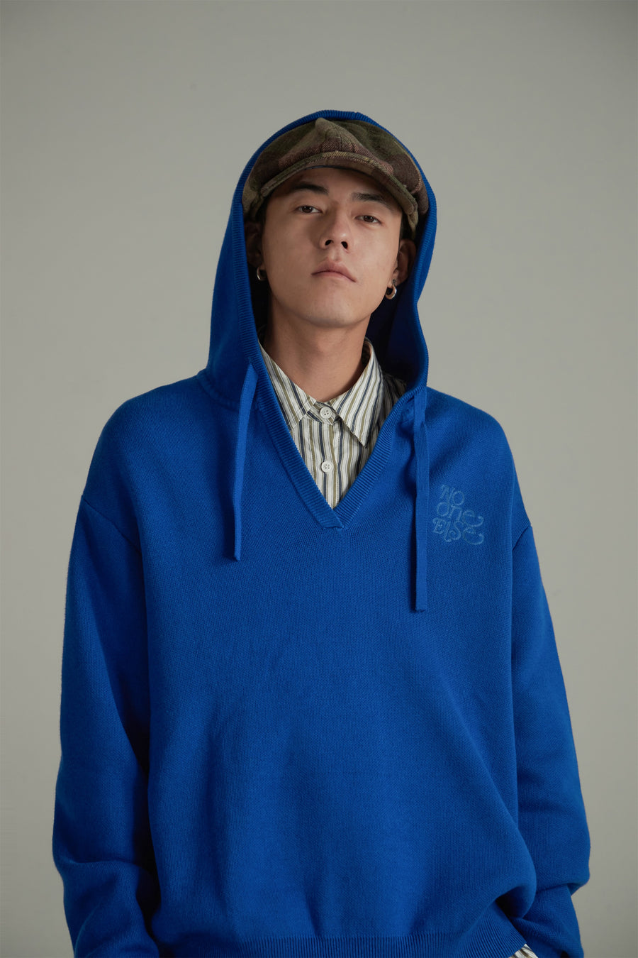 CHUU Simple V-Neck Loose Fit Hoodie