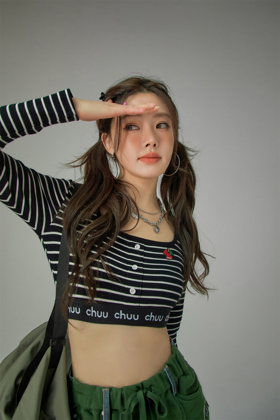 CHUU Slim Buttons Crop T-Shirt