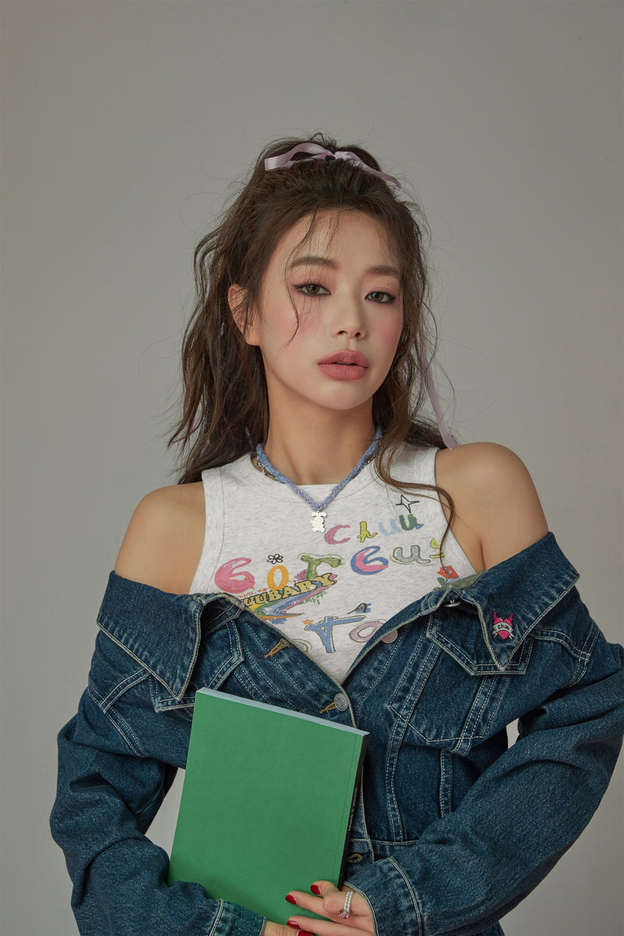 CHUU Off Shoulder Denim Jacket