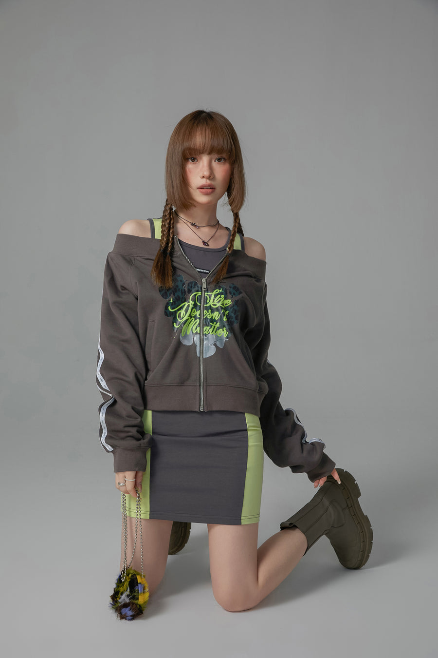 CHUU Off-Shoulder Sweatshirt Zip-Up