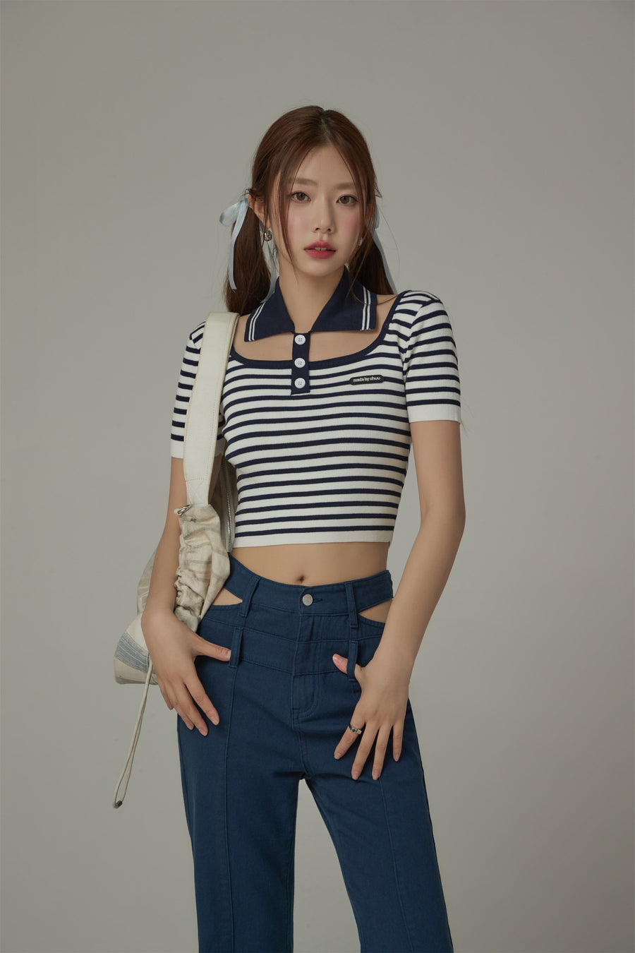 CHUU Striped Cut Out Cropped Knit Top