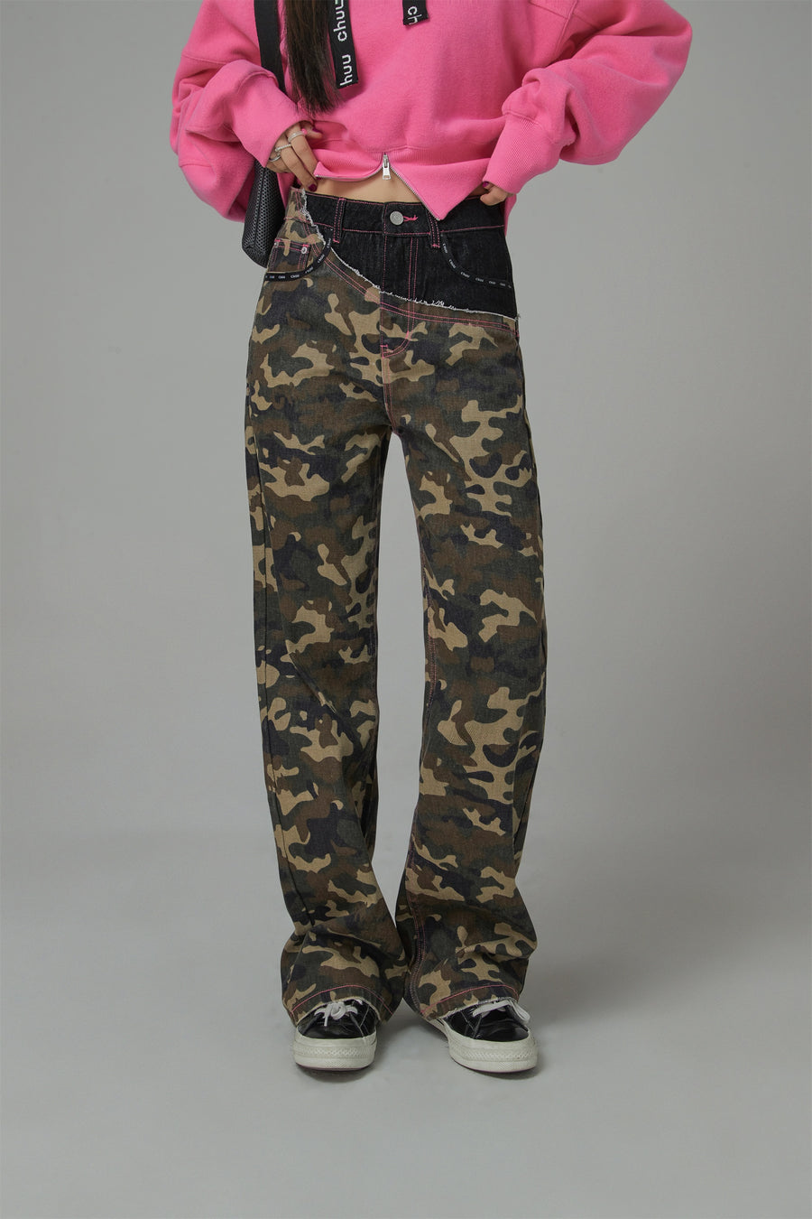 CHUU Stitched Camouflage Straight Denim Pants