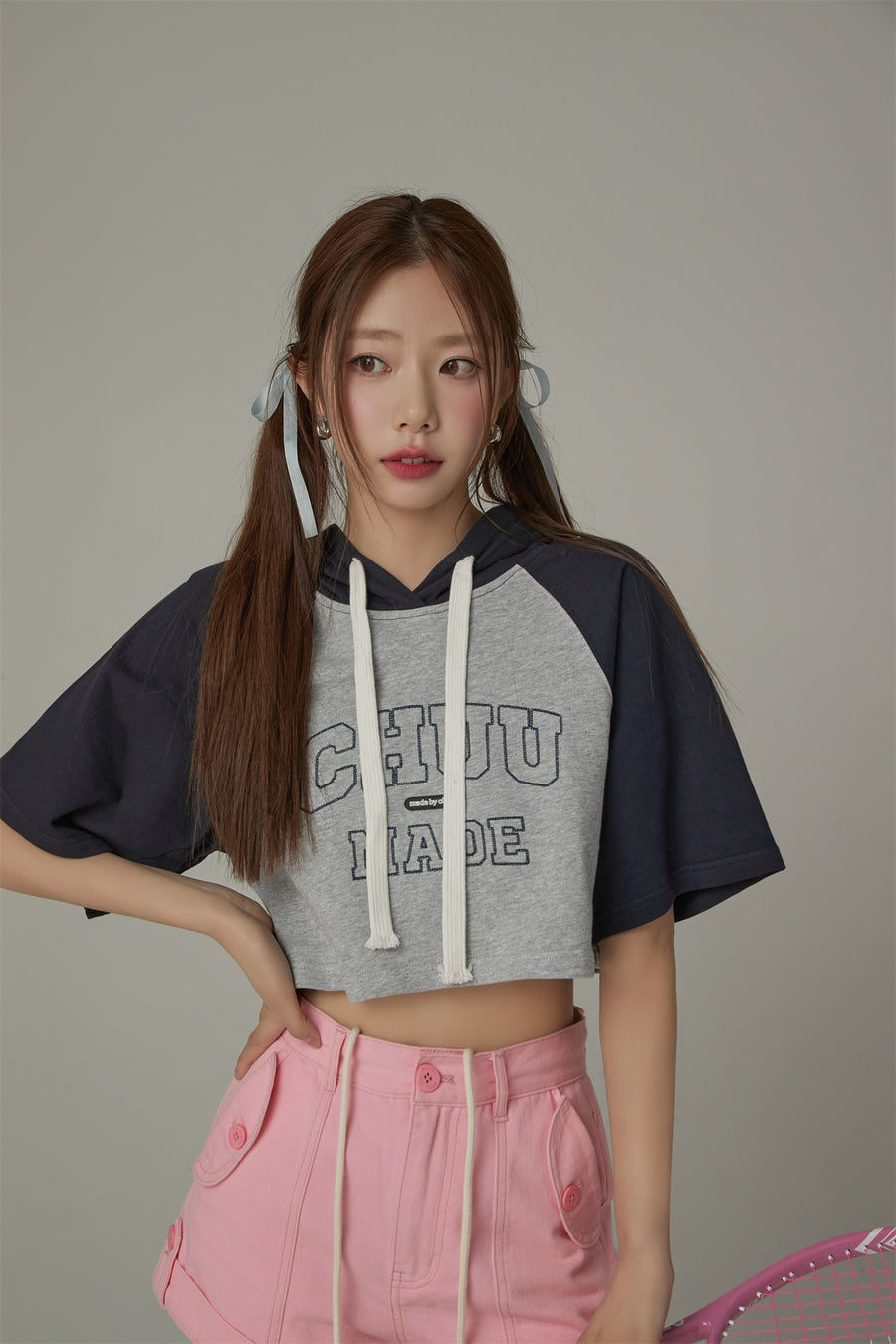 CHUU Contrast Raglan Cropped Hoodie