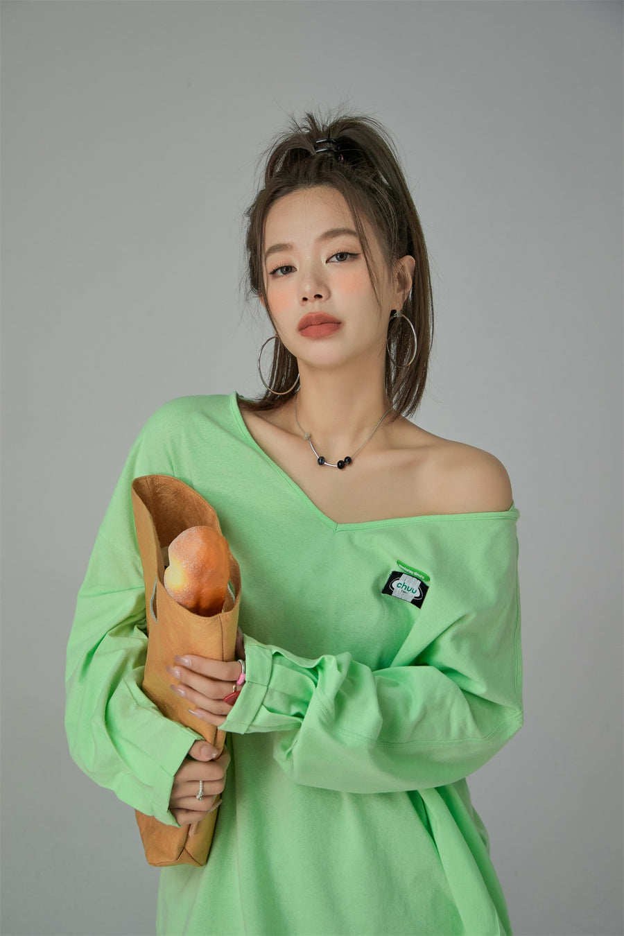 CHUU Off-Shoulder V Neck Loose Fit T-Shirt