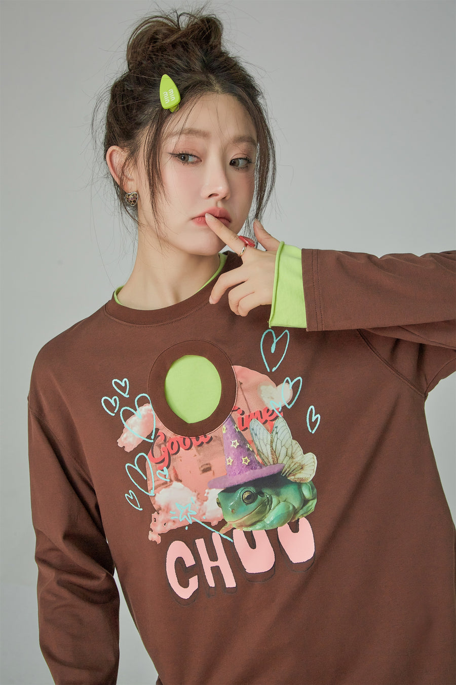 CHUU Bedtime Stories Character Print Long-Sleeved T-Shirt