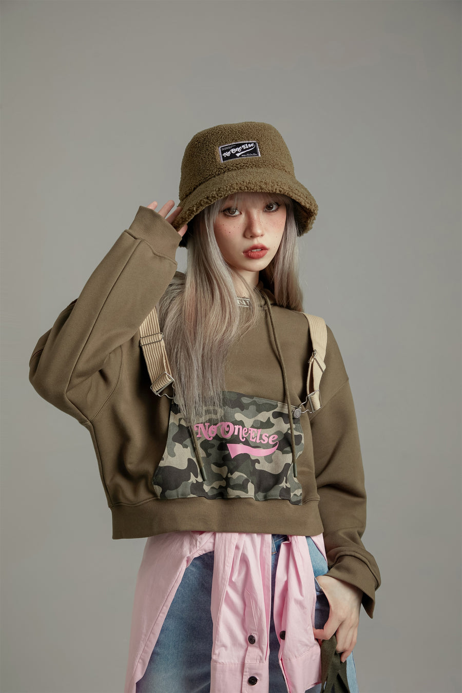 CHUU Pocket Suspenders Wide Hoodie