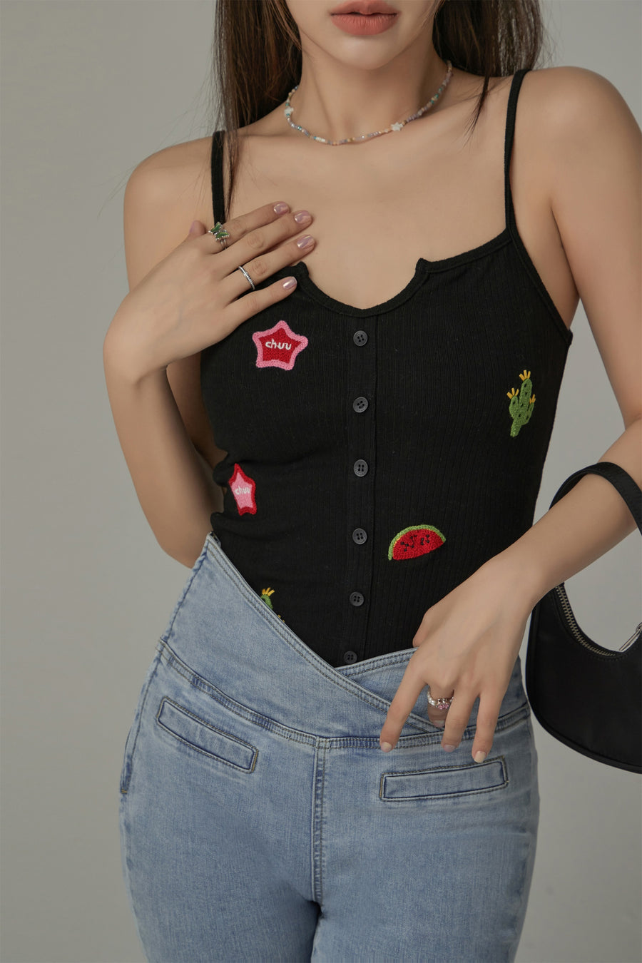 CHUU Embroidered Ribbed Top