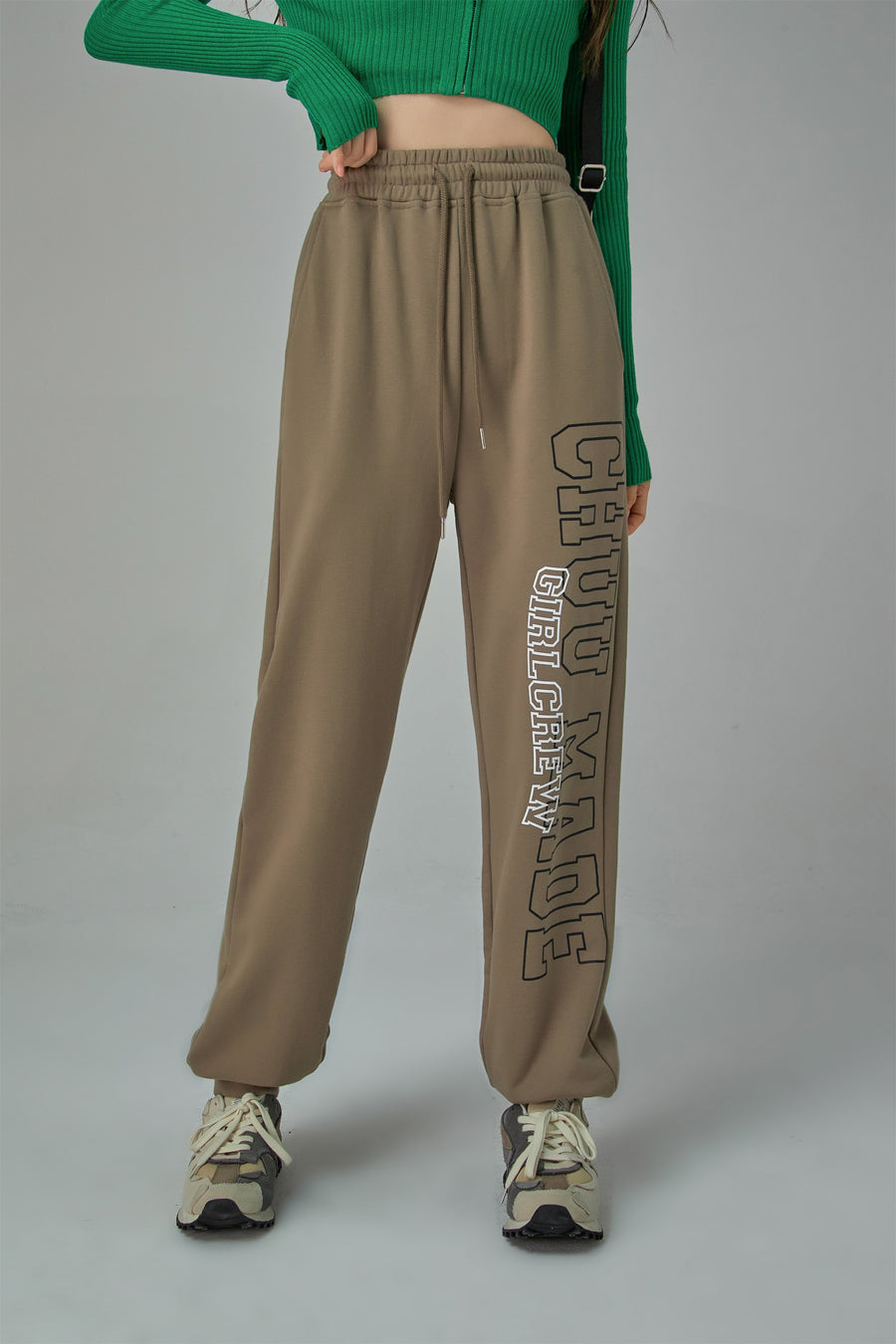 CHUU Stars That Shine High-Waist Jogger Pants