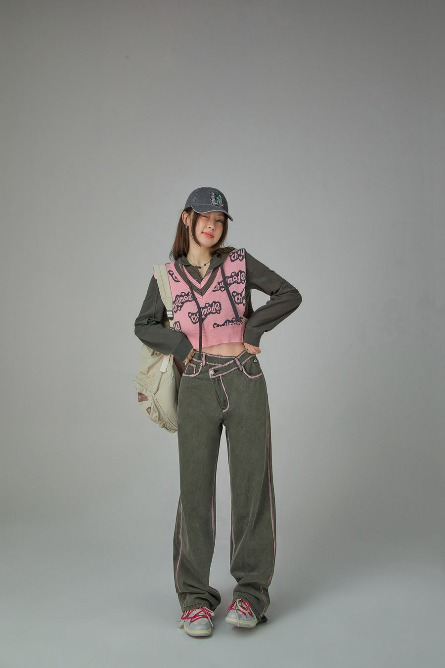 CHUU Trendsetter Wide Multi-Pocket Denim Asymmetrical Pants