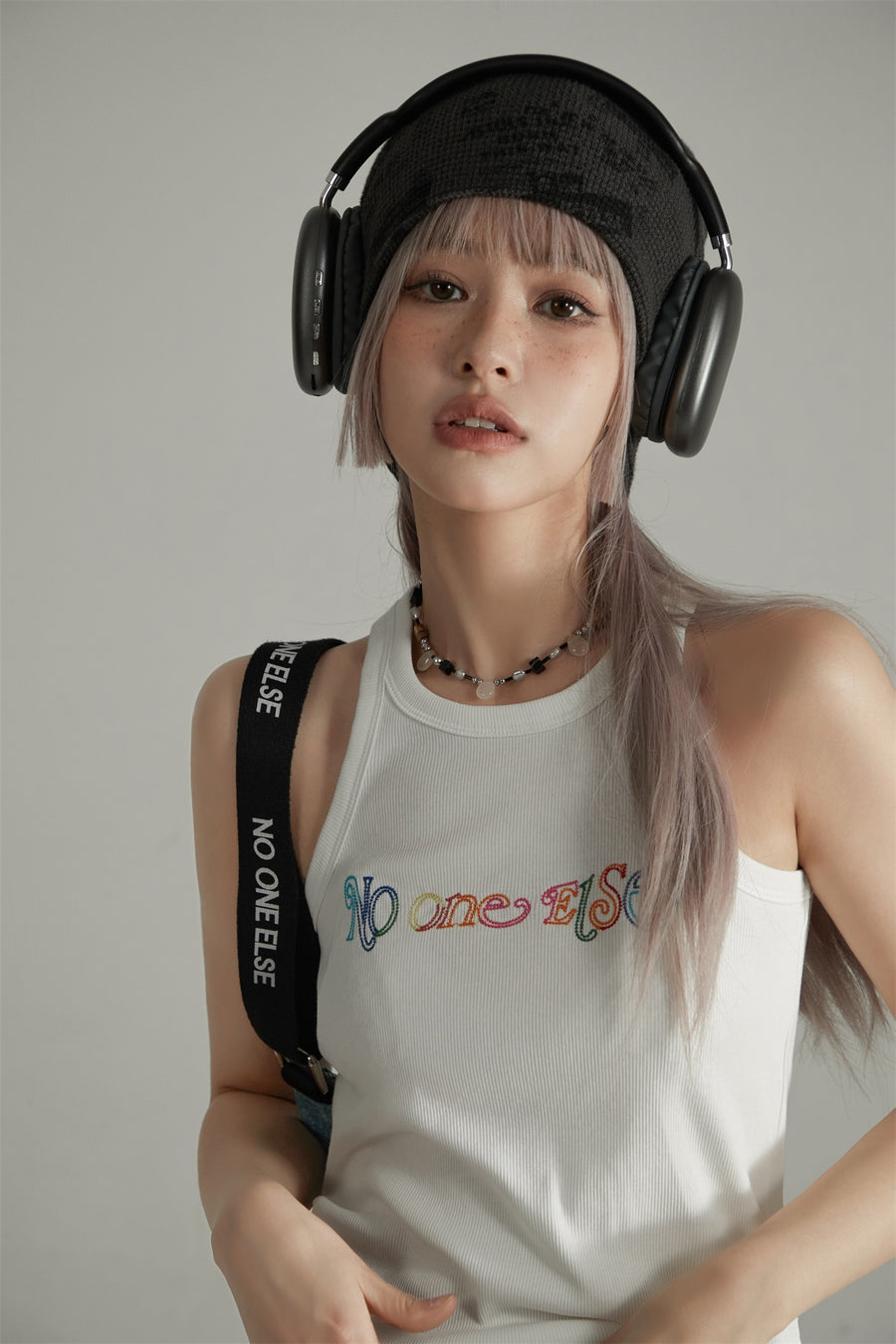 CHUU No One Else Embroidered Sleeveless Top