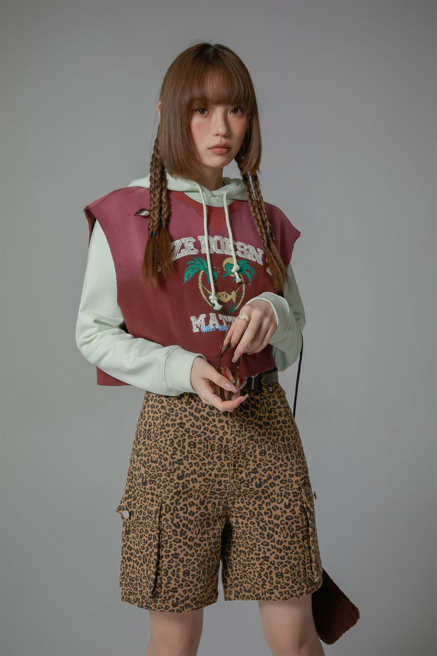 CHUU Leopard Pocket Denim Shorts