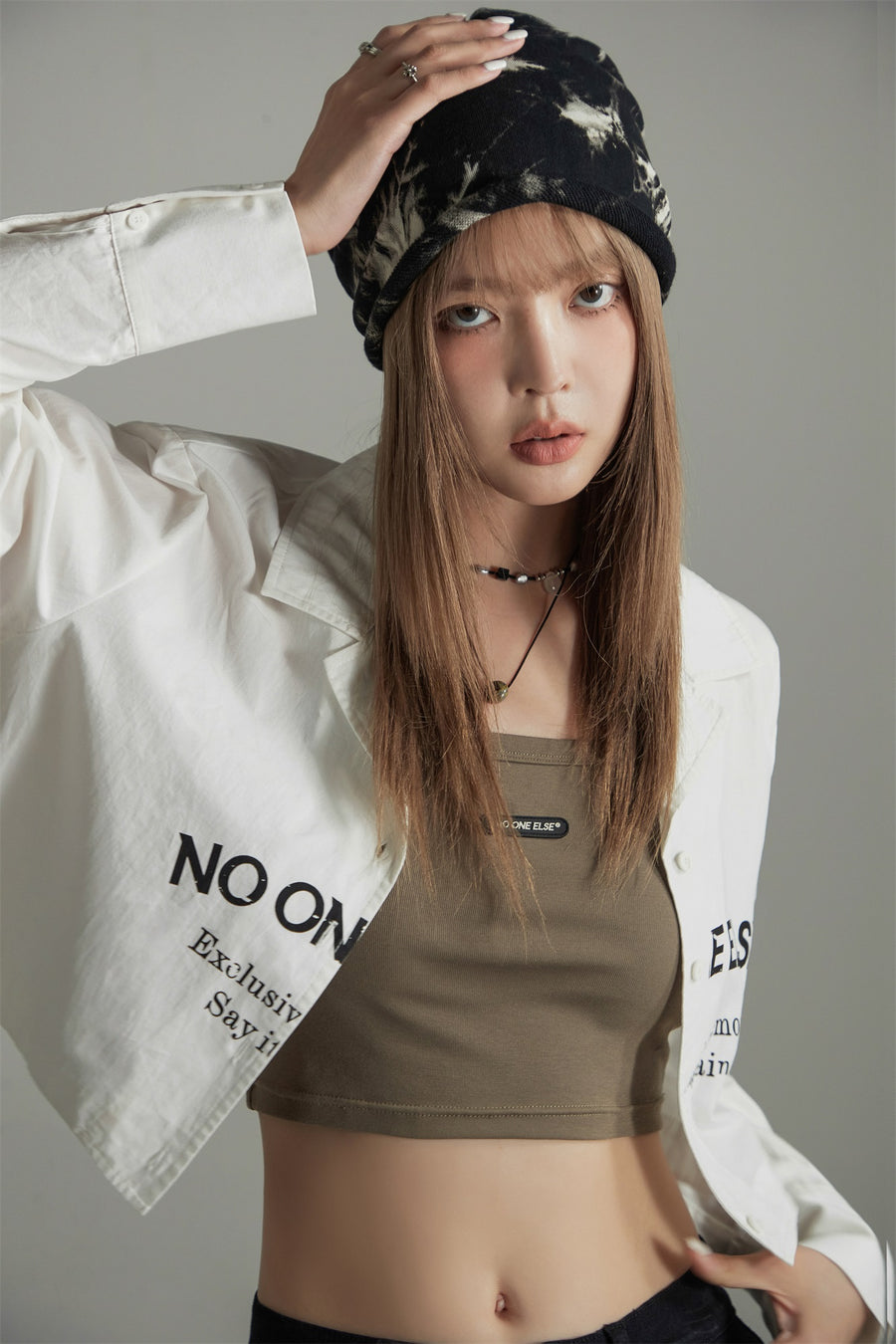 CHUU No One Else's Logo Crop Shirt