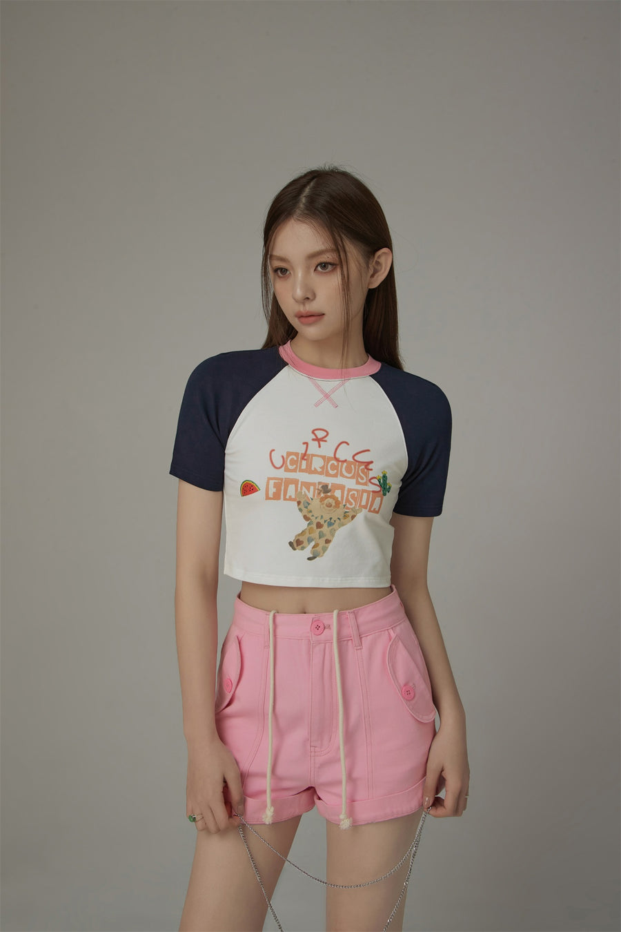 CHUU Chuu Circus Contrast Raglan Cropped T-Shirt