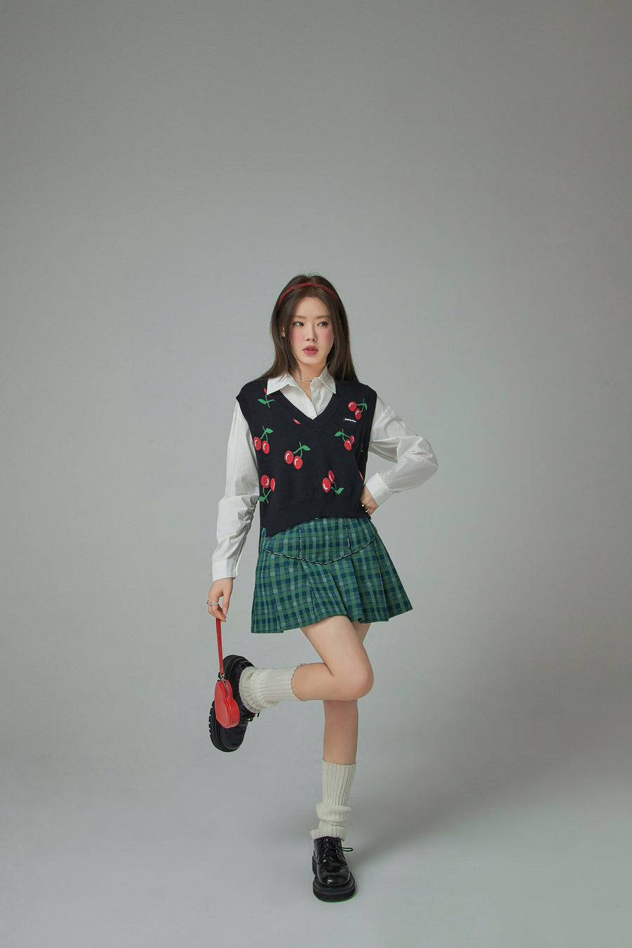 CHUU Cherry V-Neck Best Knit Sweater