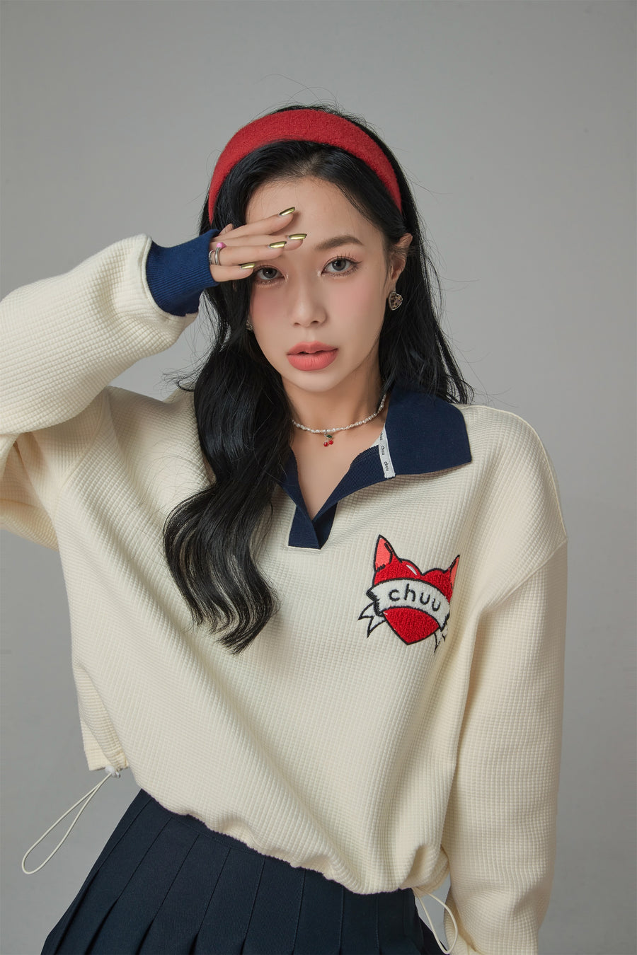 CHUU Relaxing Day Chuu Heart Embroidery Sweater