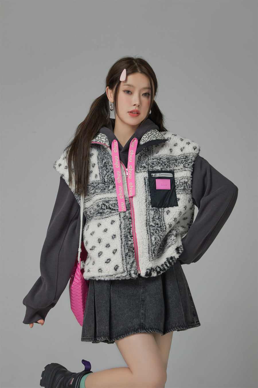 CHUU Paisley Fleece Zip-Up Vest Jacket