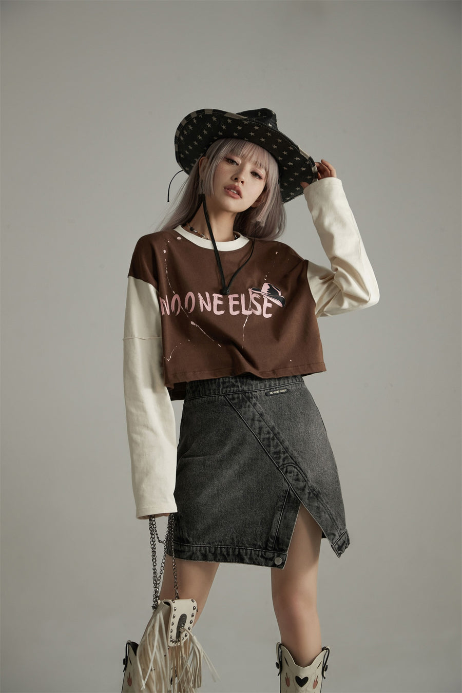 CHUU Painted Logo Oversized Crop Sweatshirt