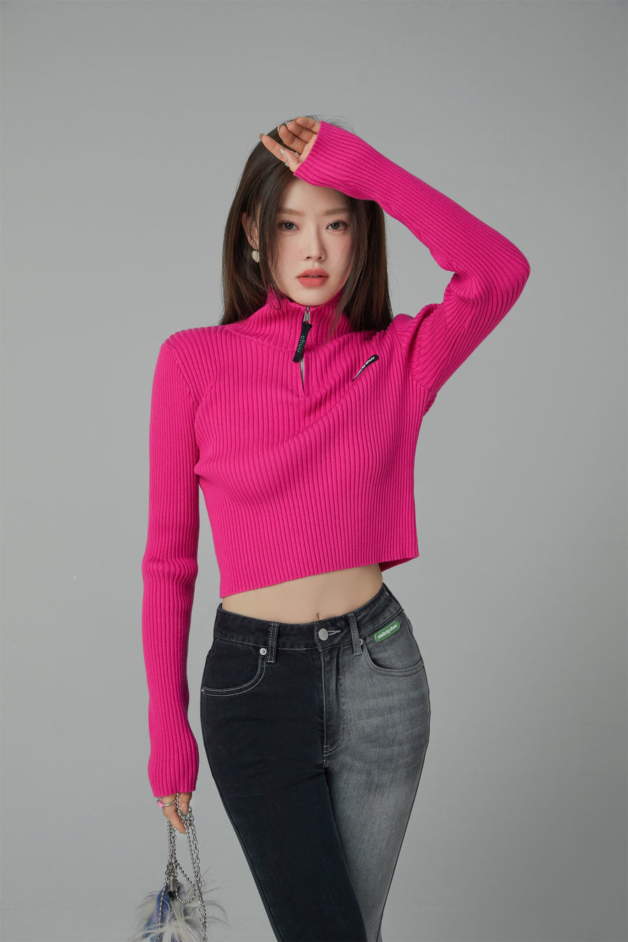 CHUU Memories Slit Half Zip-Up Cropped Knit Top