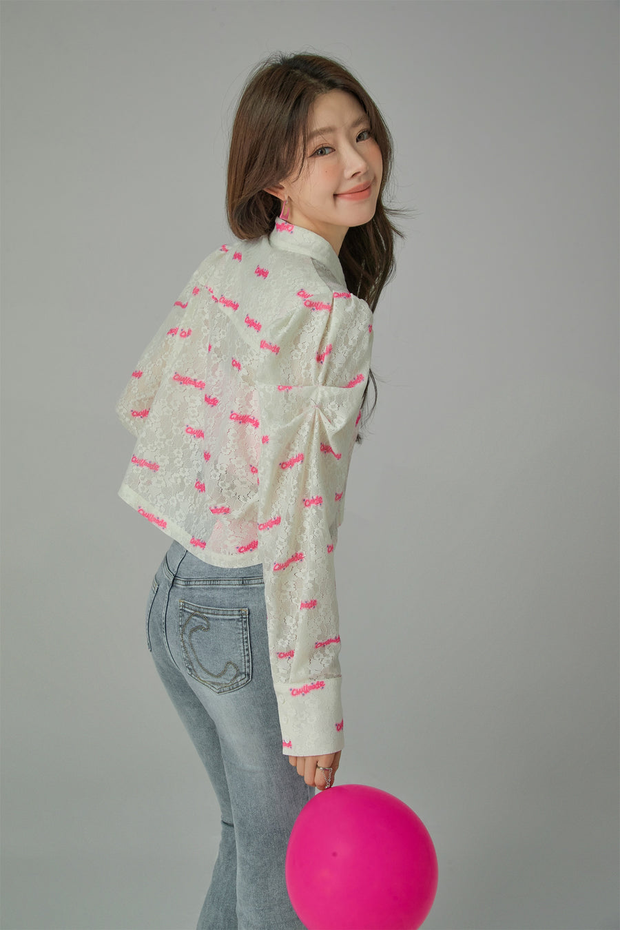 CHUU Sweetheart Flower Lace Shirt