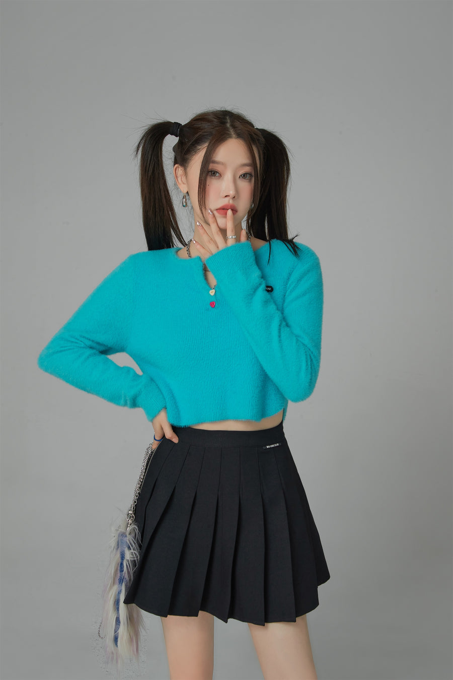 CHUU Chase The Dream Cropped Knit Sweater