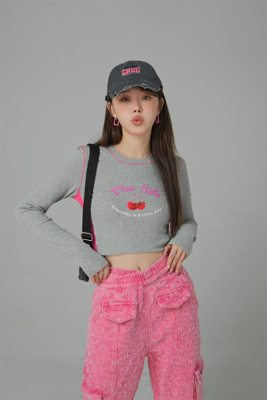 CHUU Shiny Confidence Cherry Color Cropped T-Shirt