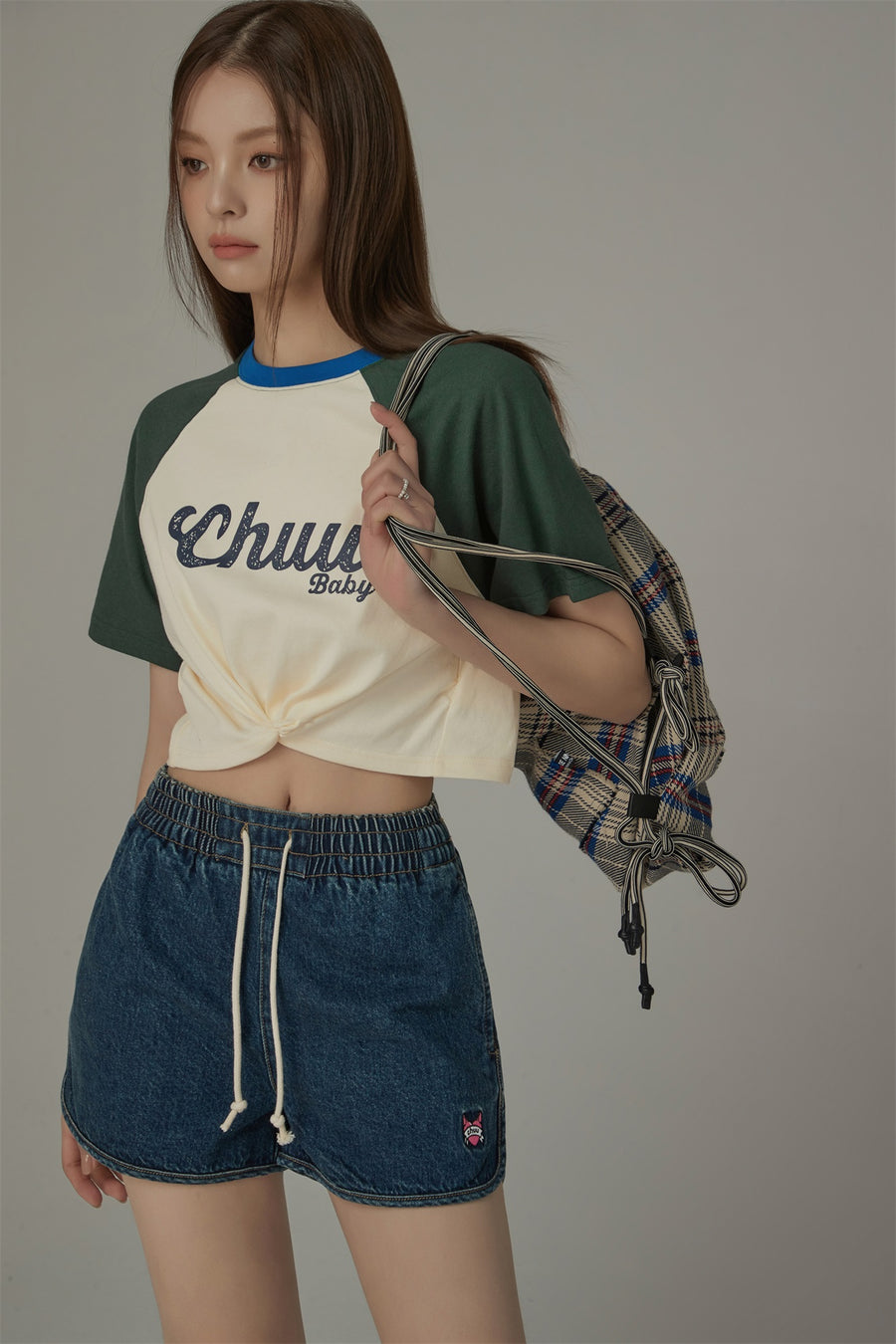 CHUU Contrast Raglan Cropped T-Shirt