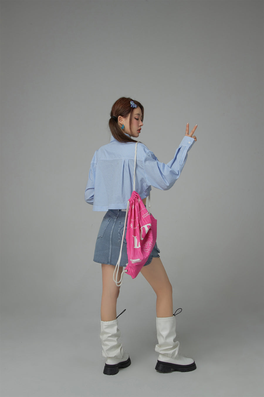 CHUU Heart Denim Pocket Stripe Crop Shirt