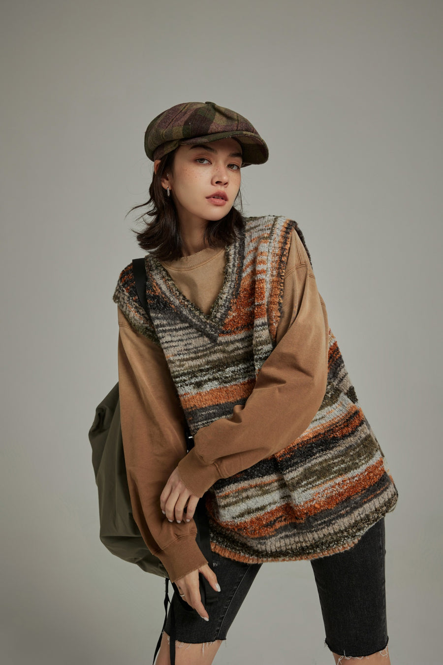 CHUU Mixed Color Blur Stripes Knit Vest