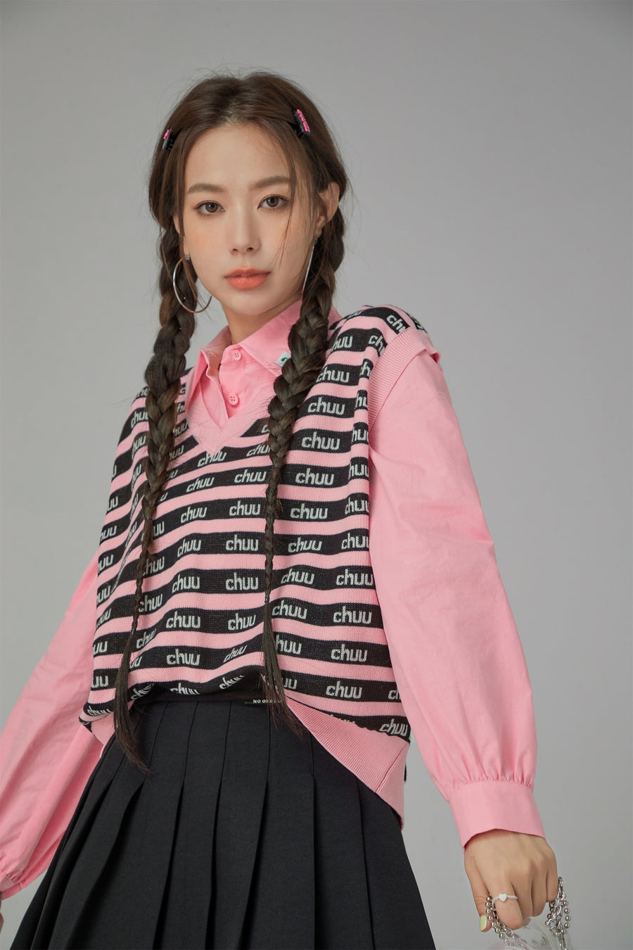 CHUU Stripes Chuu Logo Knit Vest