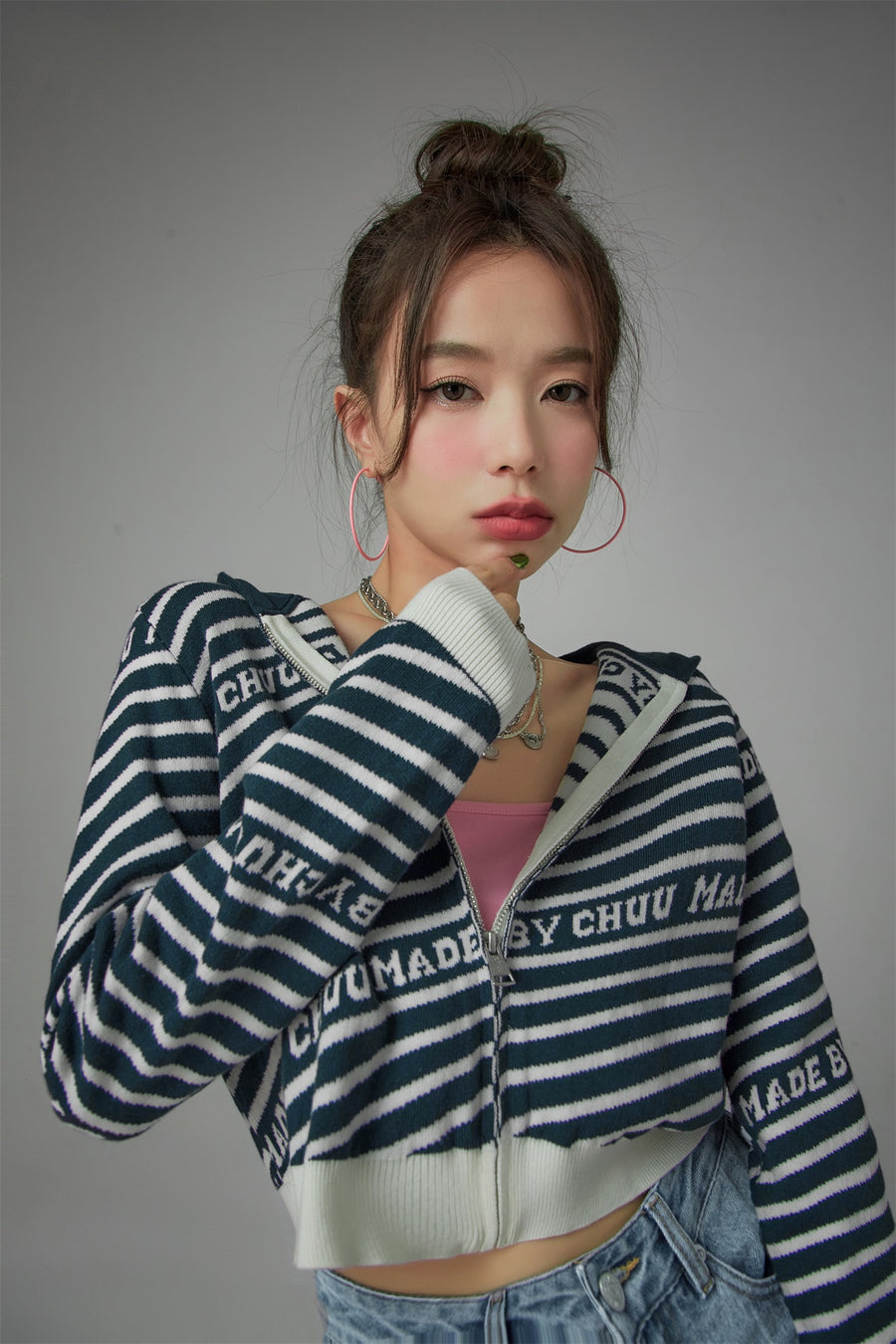 CHUU Candy Cane Striped Knit Cropped Outer Hoodie