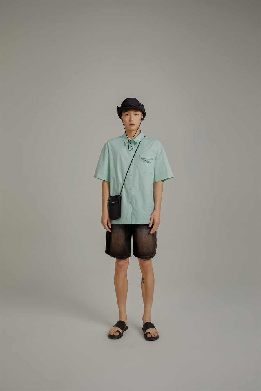 CHUU Star Circle Boxy Short-Sleeves Shirt