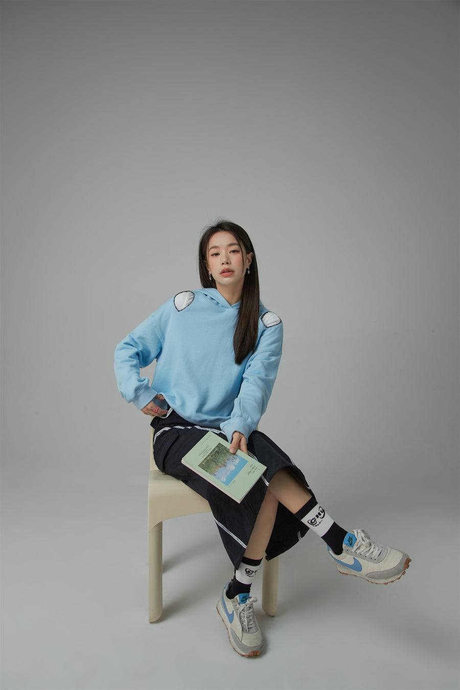 CHUU Cutout Shoulder Hoodie