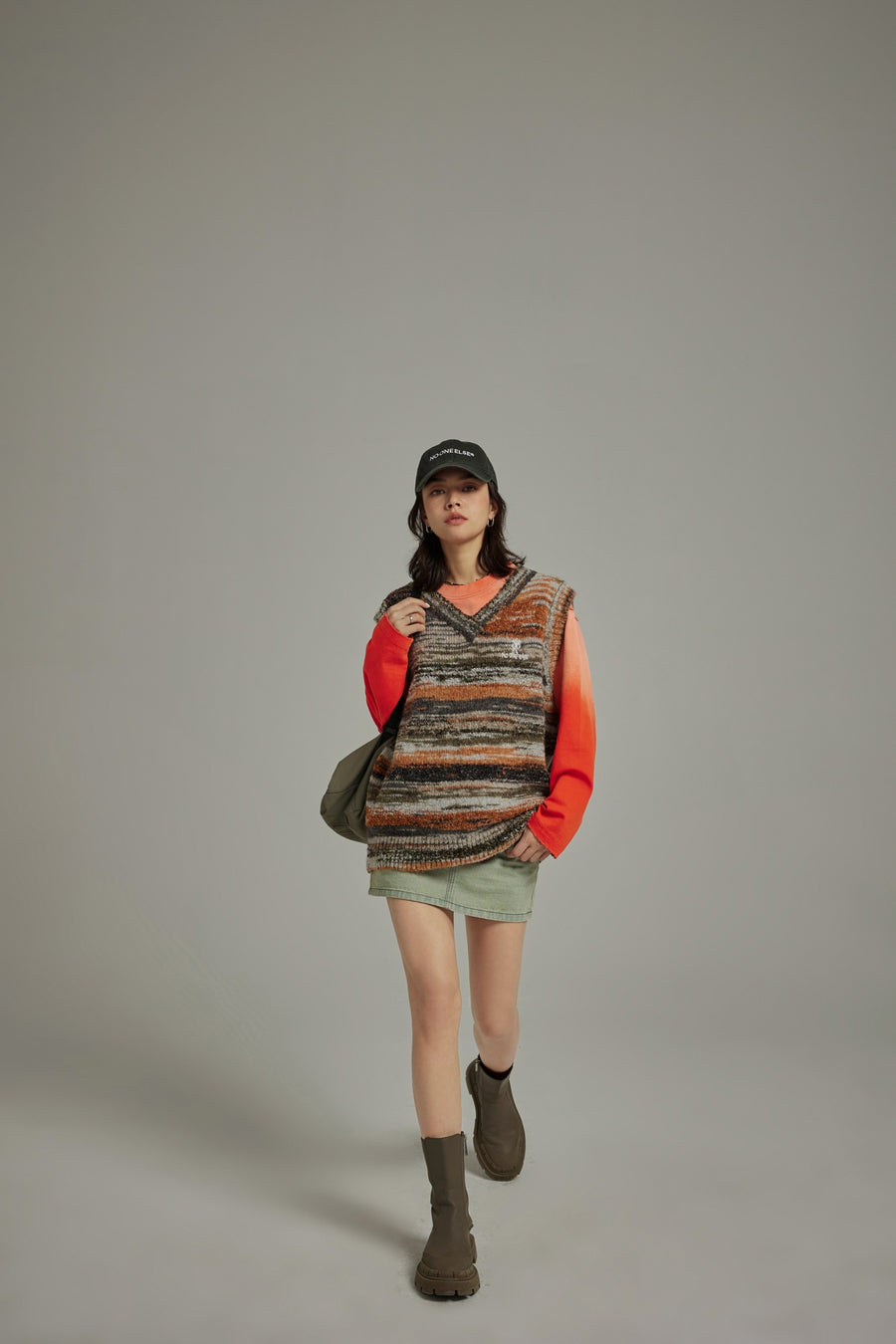 CHUU Mixed Color Blur Stripes Knit Vest