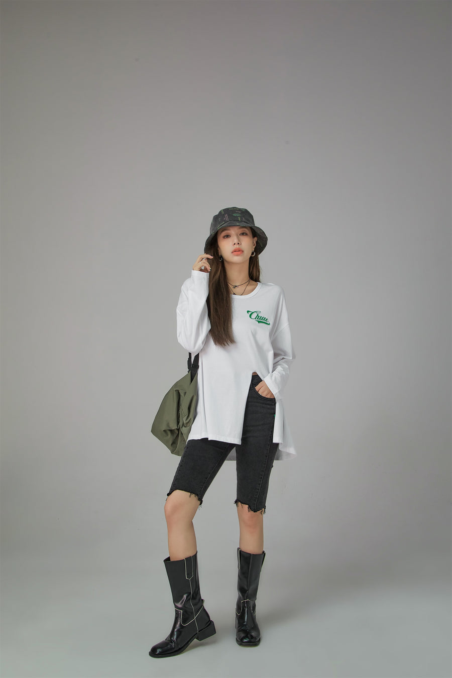 CHUU Side Slit Chuu Logo Loosefit Skater Top