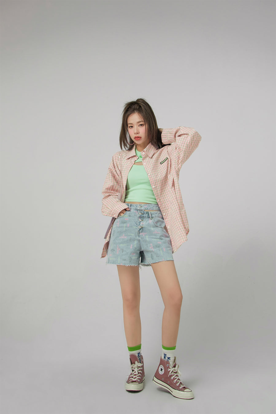 CHUU Front Buttons Cutout Denim Shorts