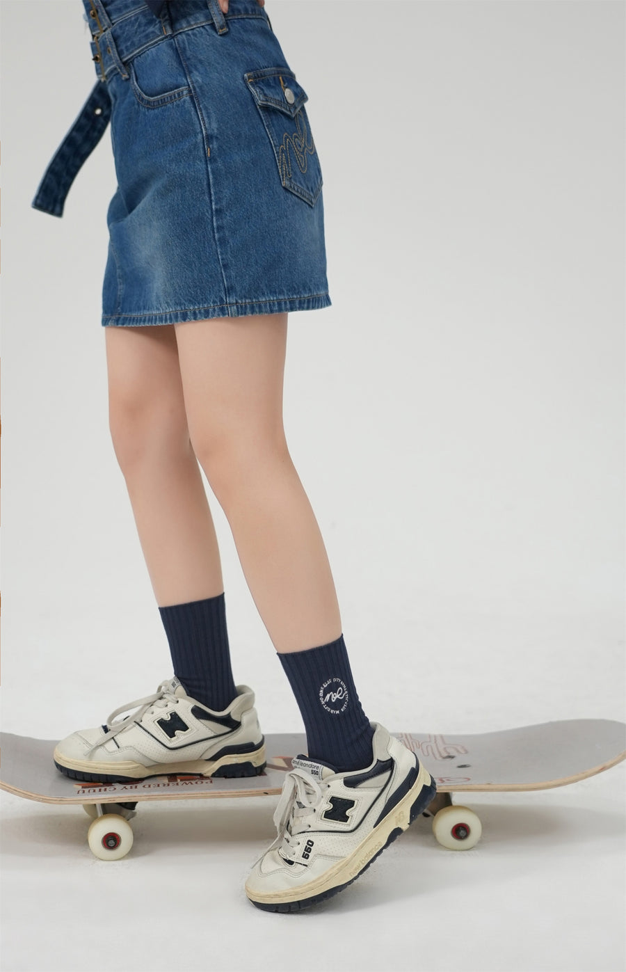 CHUU Noe Circle Logo Socks