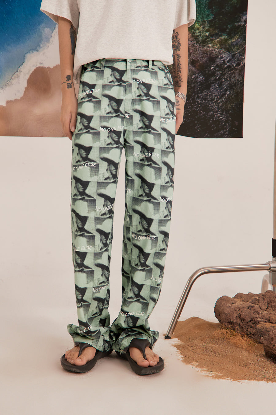 CHUU Cowboy Photo Print Straight Pants