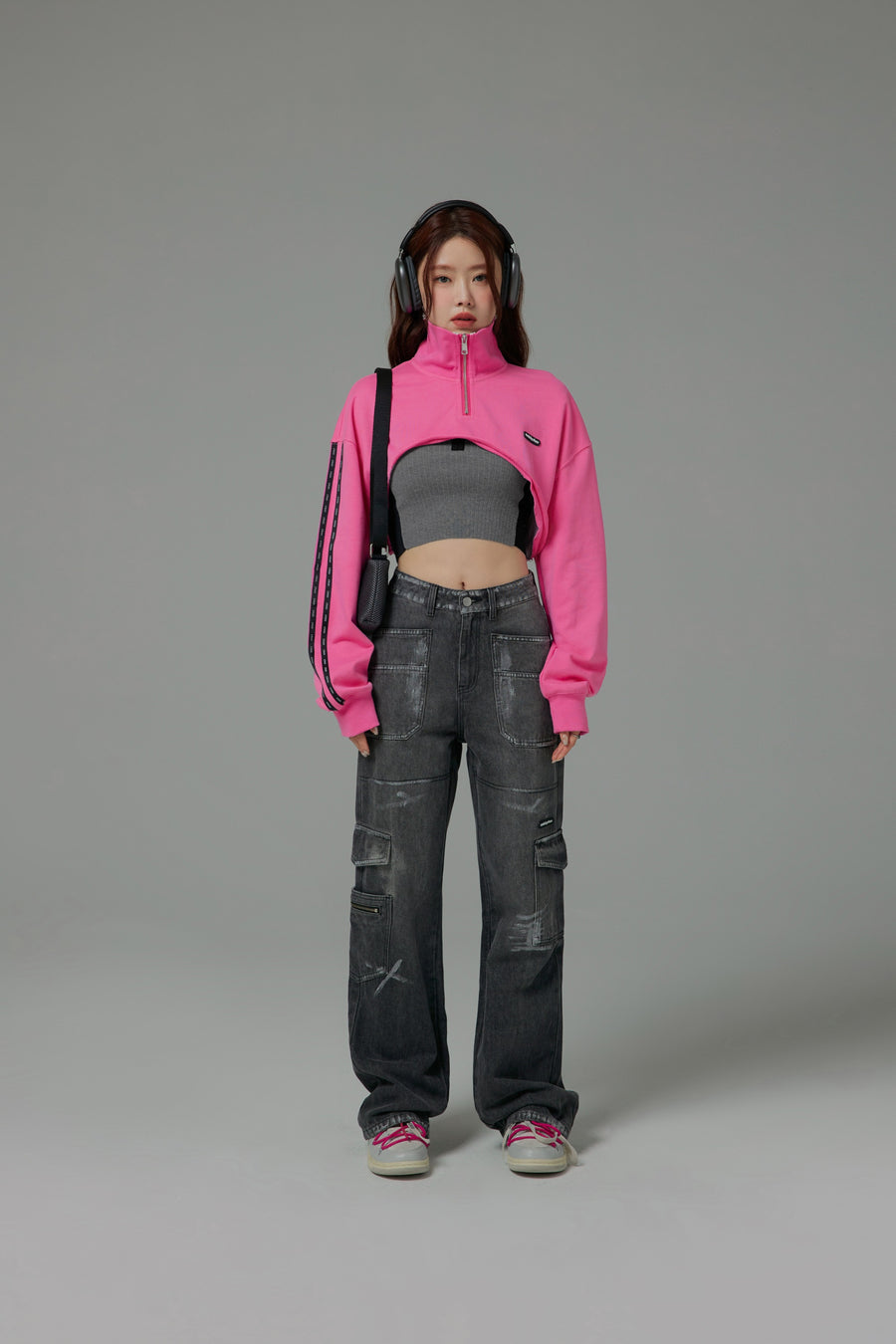 CHUU Playing It Cool Maxi Crop Half Zip-Up Sweatshirt