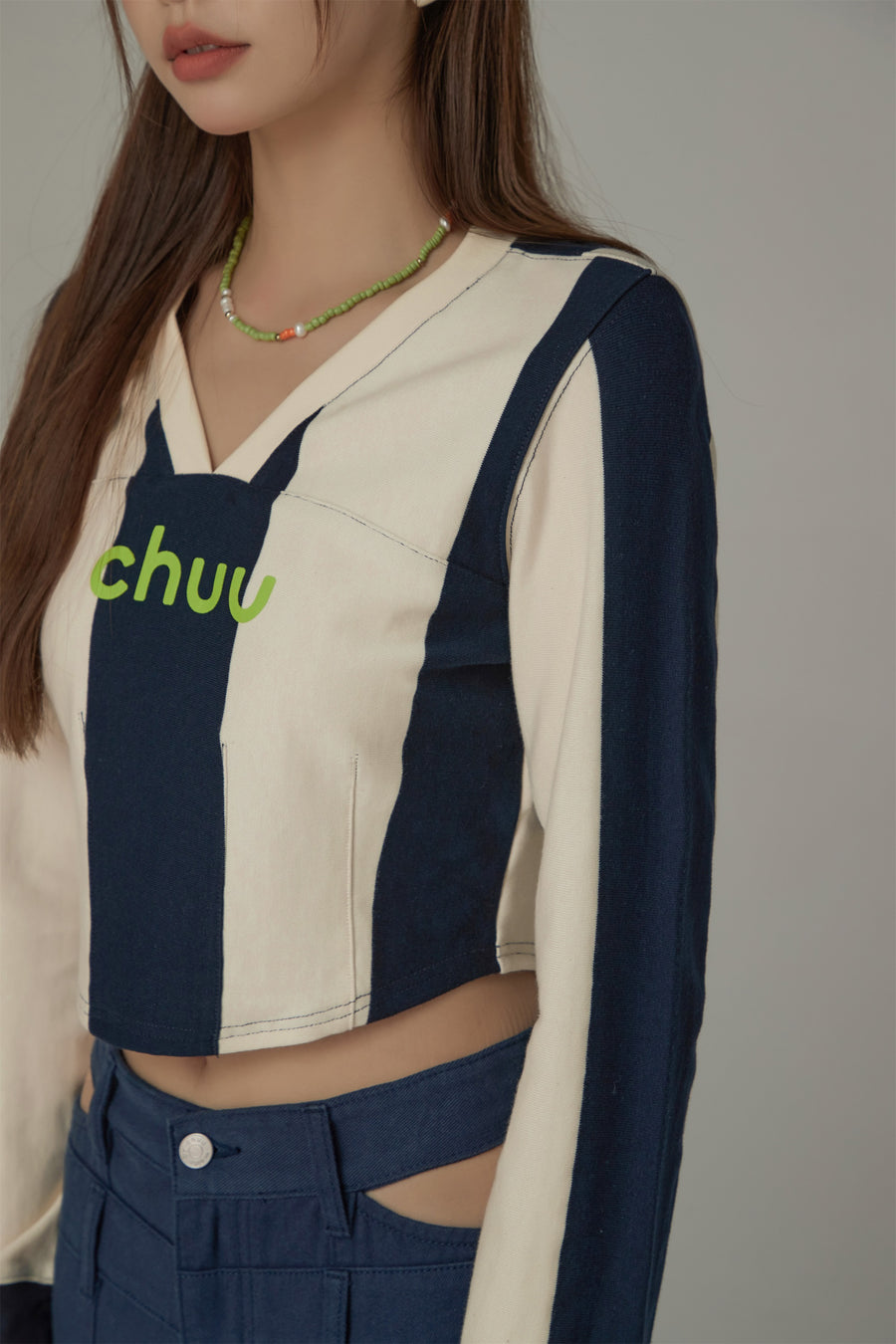 CHUU V-Neck Chuu T-Shirt