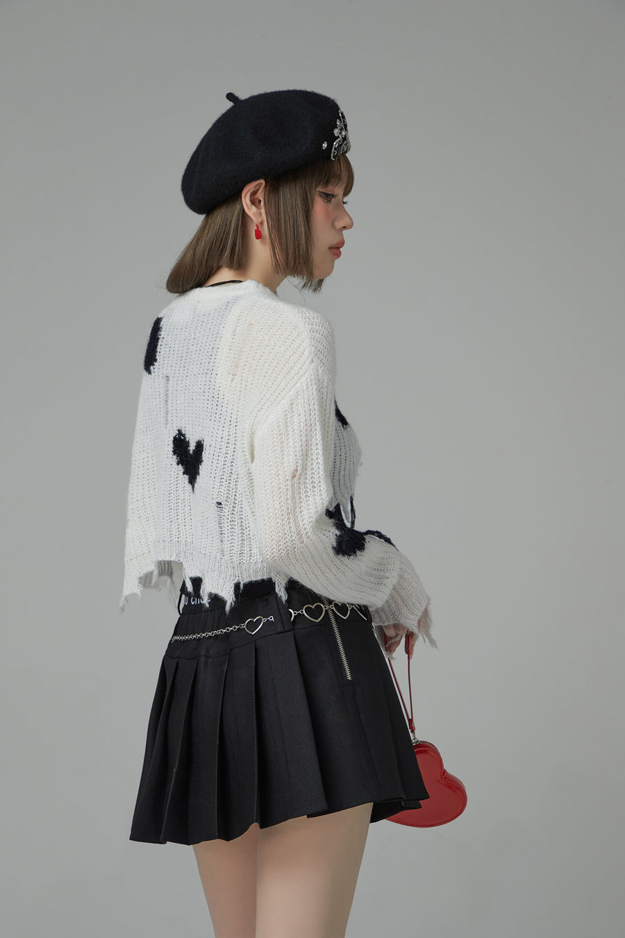 CHUU Distressed Heart Cropped Knit Sweater