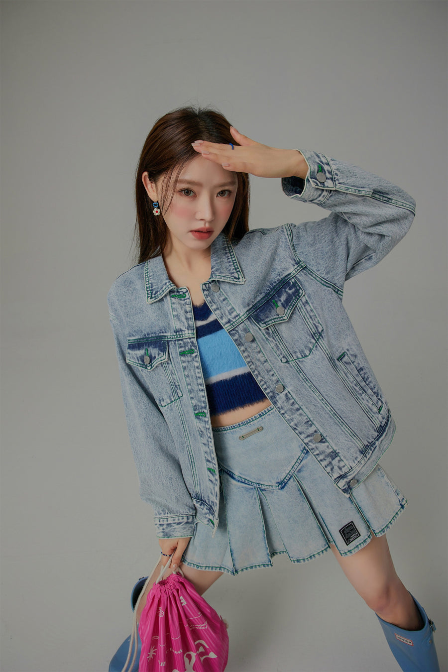 CHUU Truly Connect Striped V-Neck Furry Vest