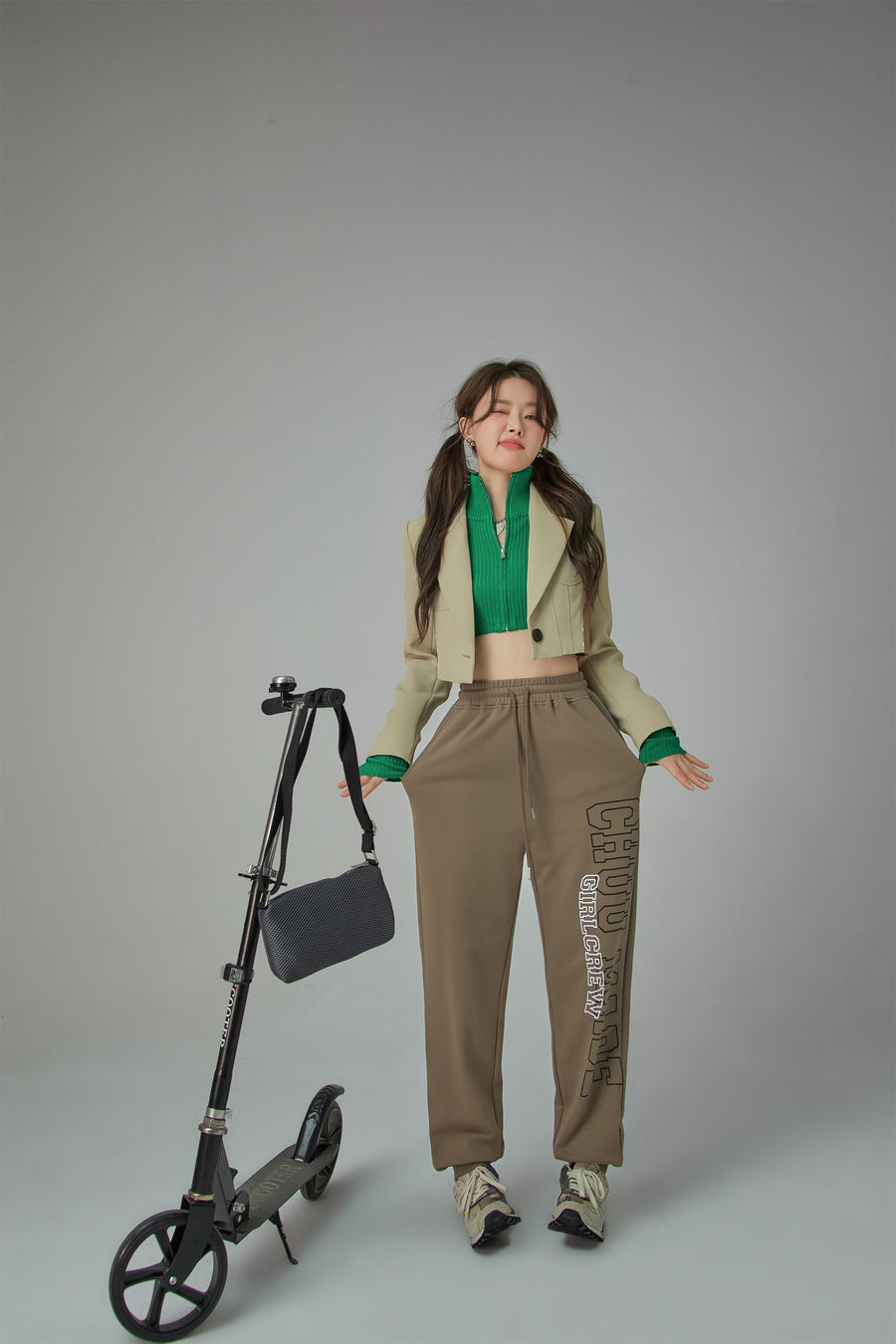 CHUU Stars That Shine High-Waist Jogger Pants