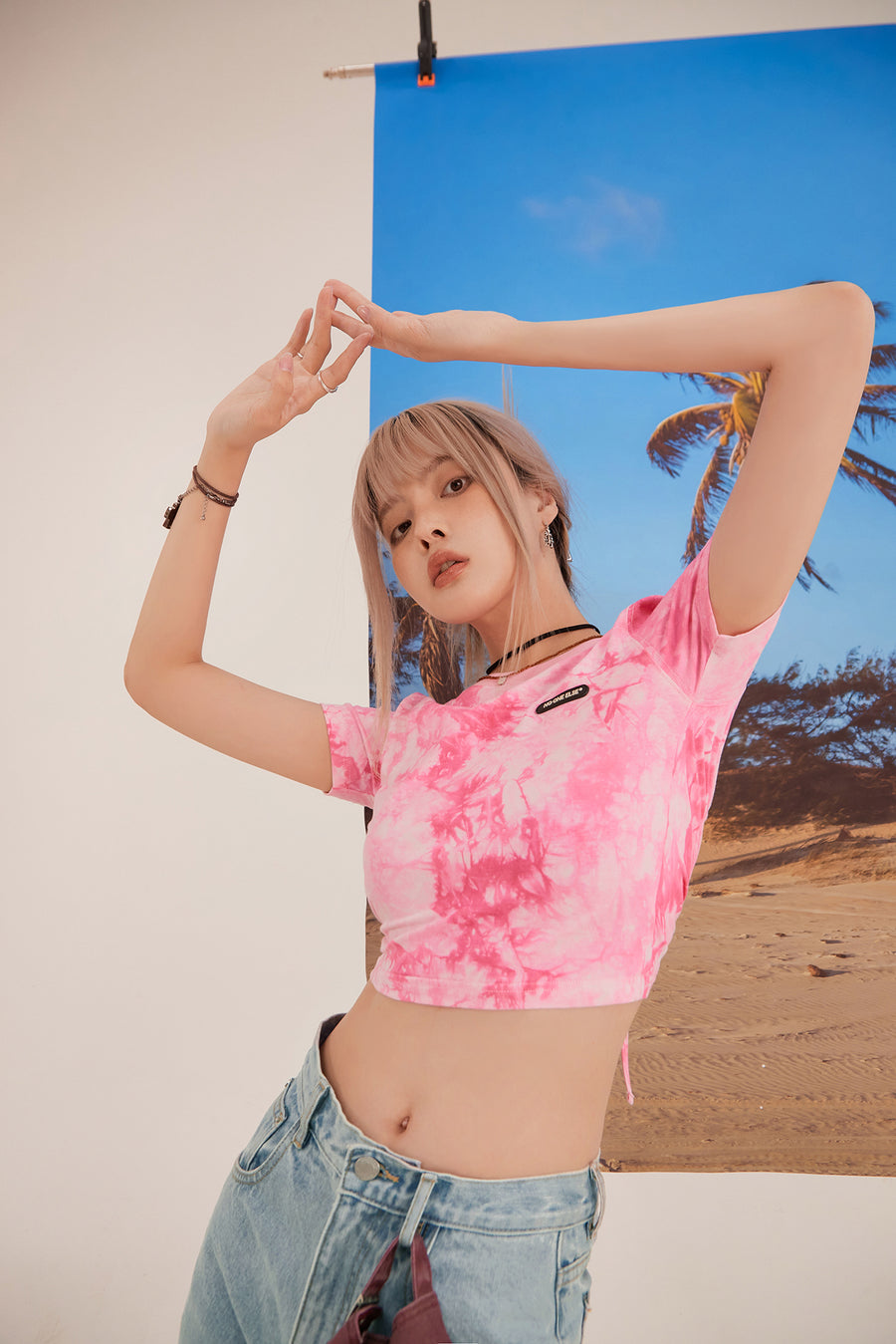 CHUU Open-Back Shirring Tie-Dye Crop Top