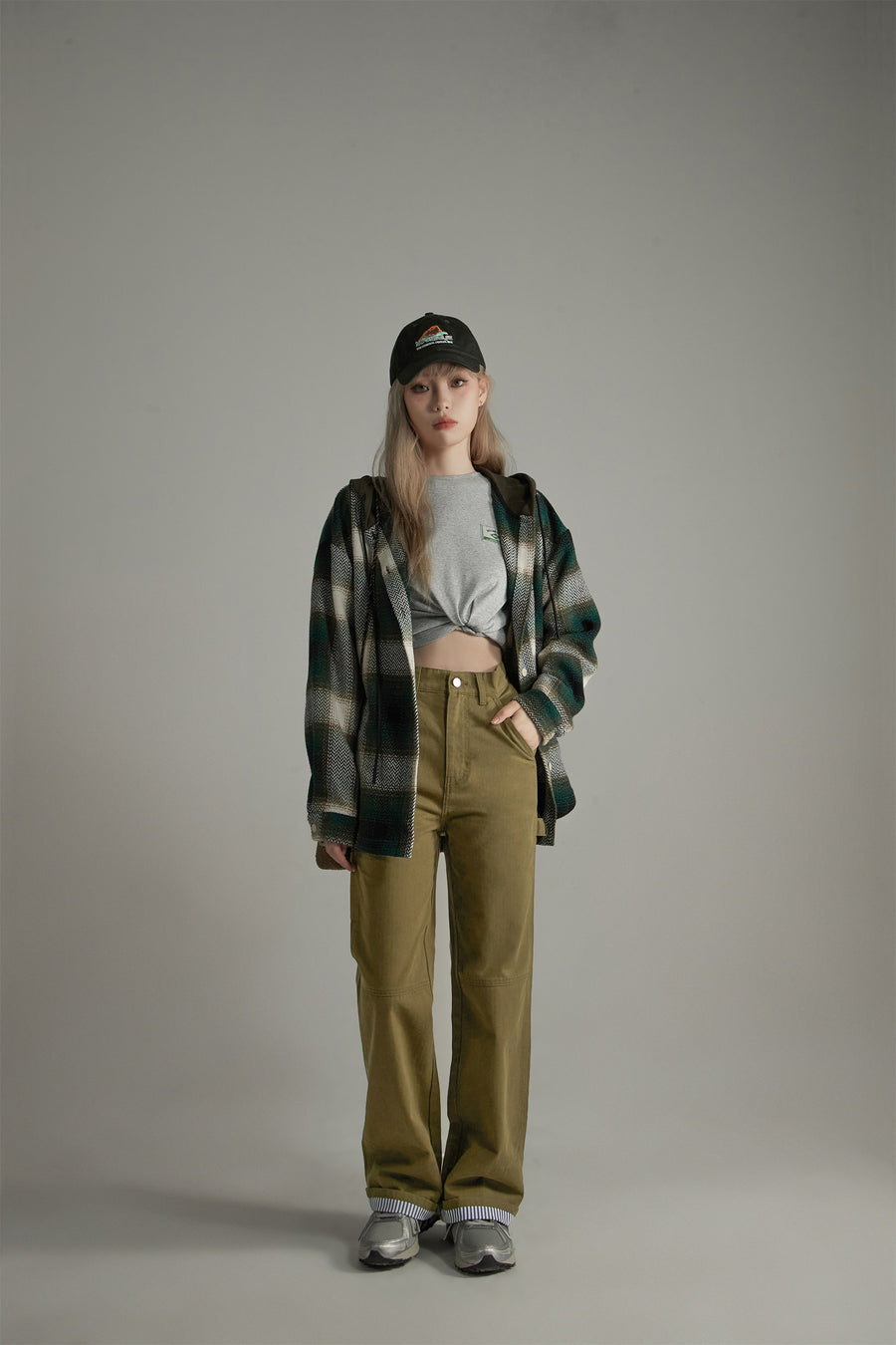 CHUU Simple High-Waisted Straight Khaki Pants