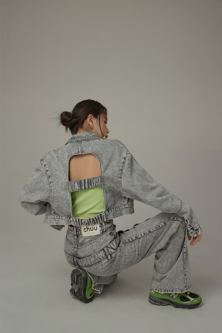 CHUU Back Cut Out Cropped Denim Jacket