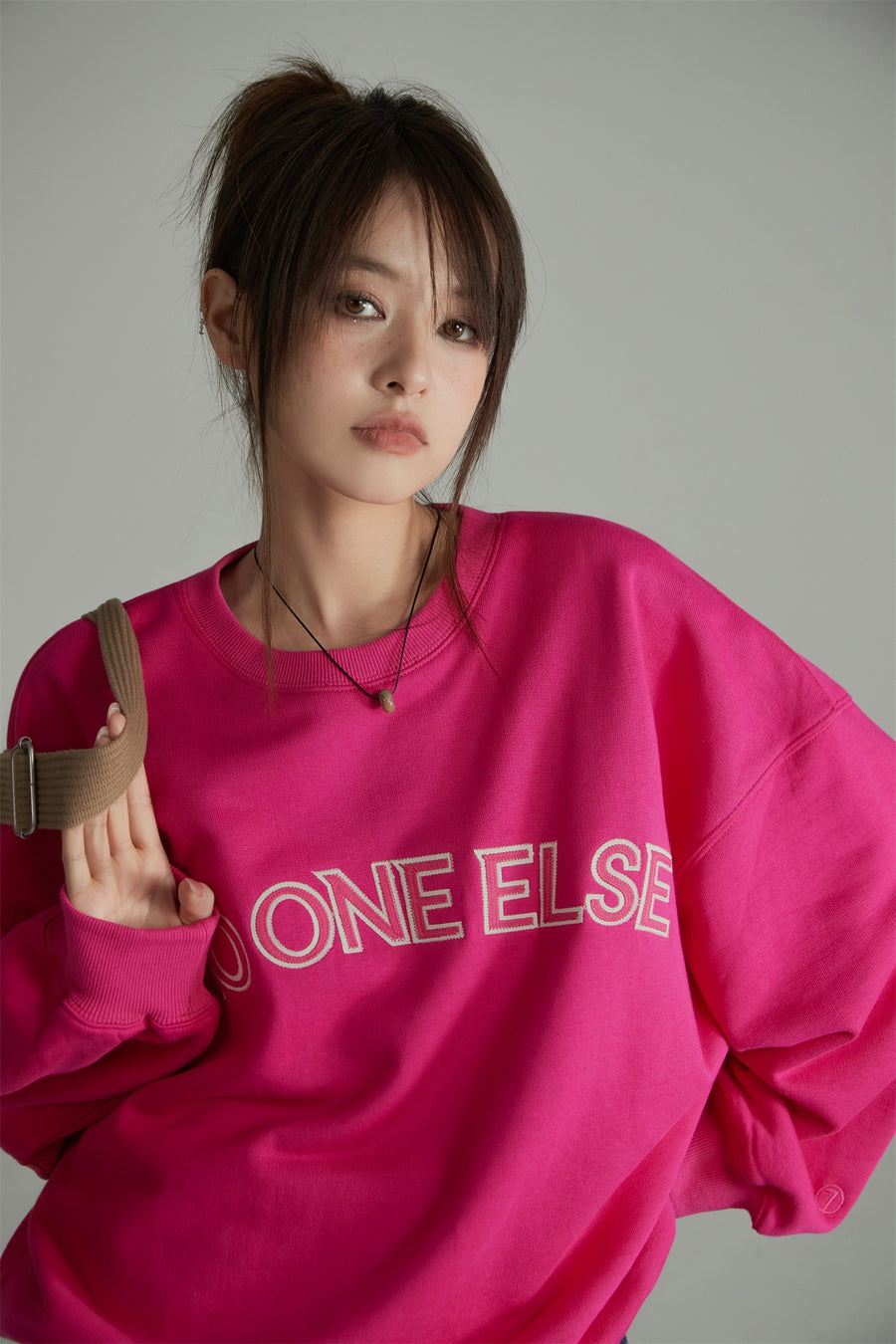 CHUU Noe Logo Printed Loose Fit Hoodie