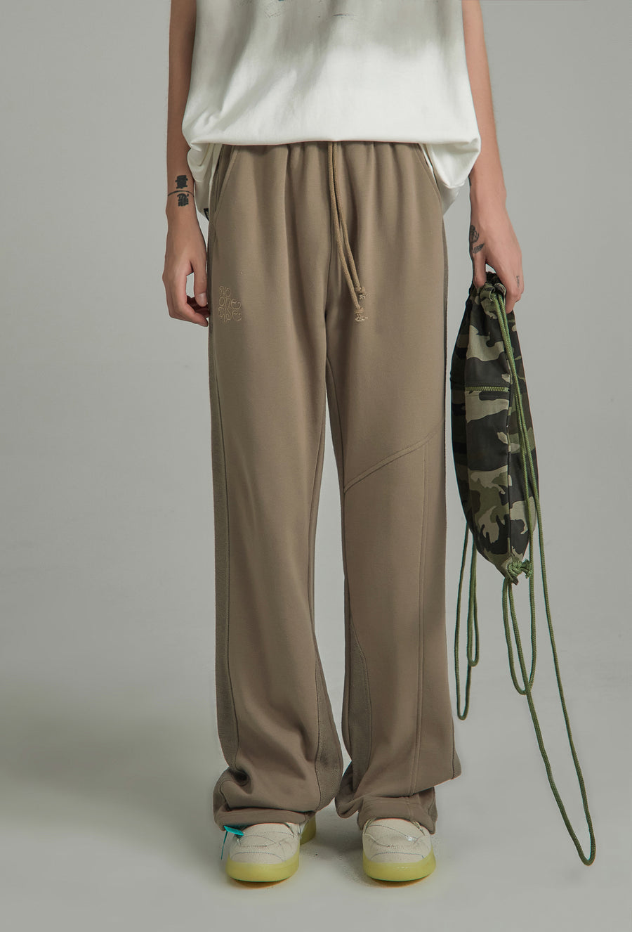 CHUU Simple Khaki Jogger Pants