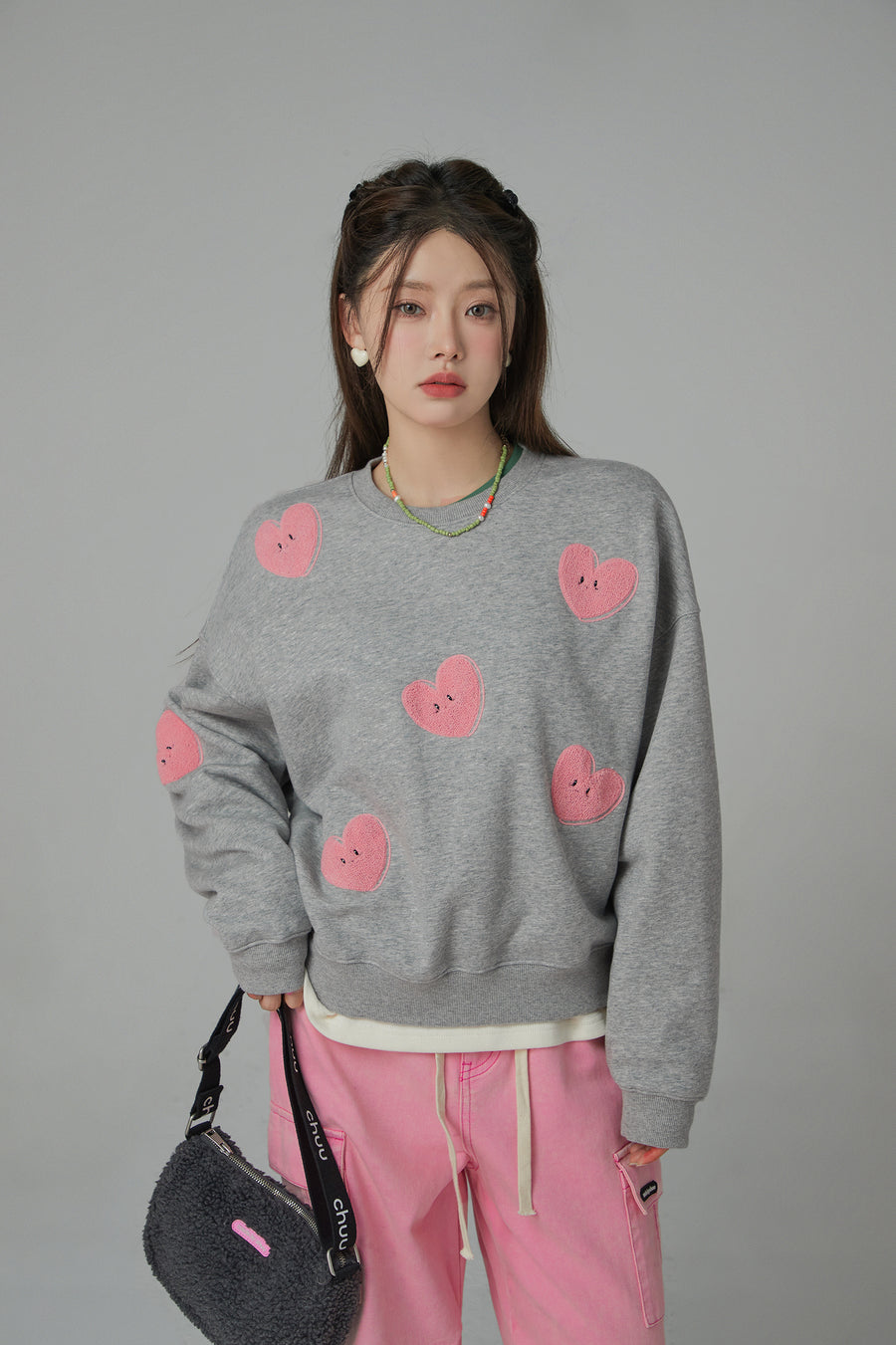 CHUU In The Crowd Heart Sweatshirt