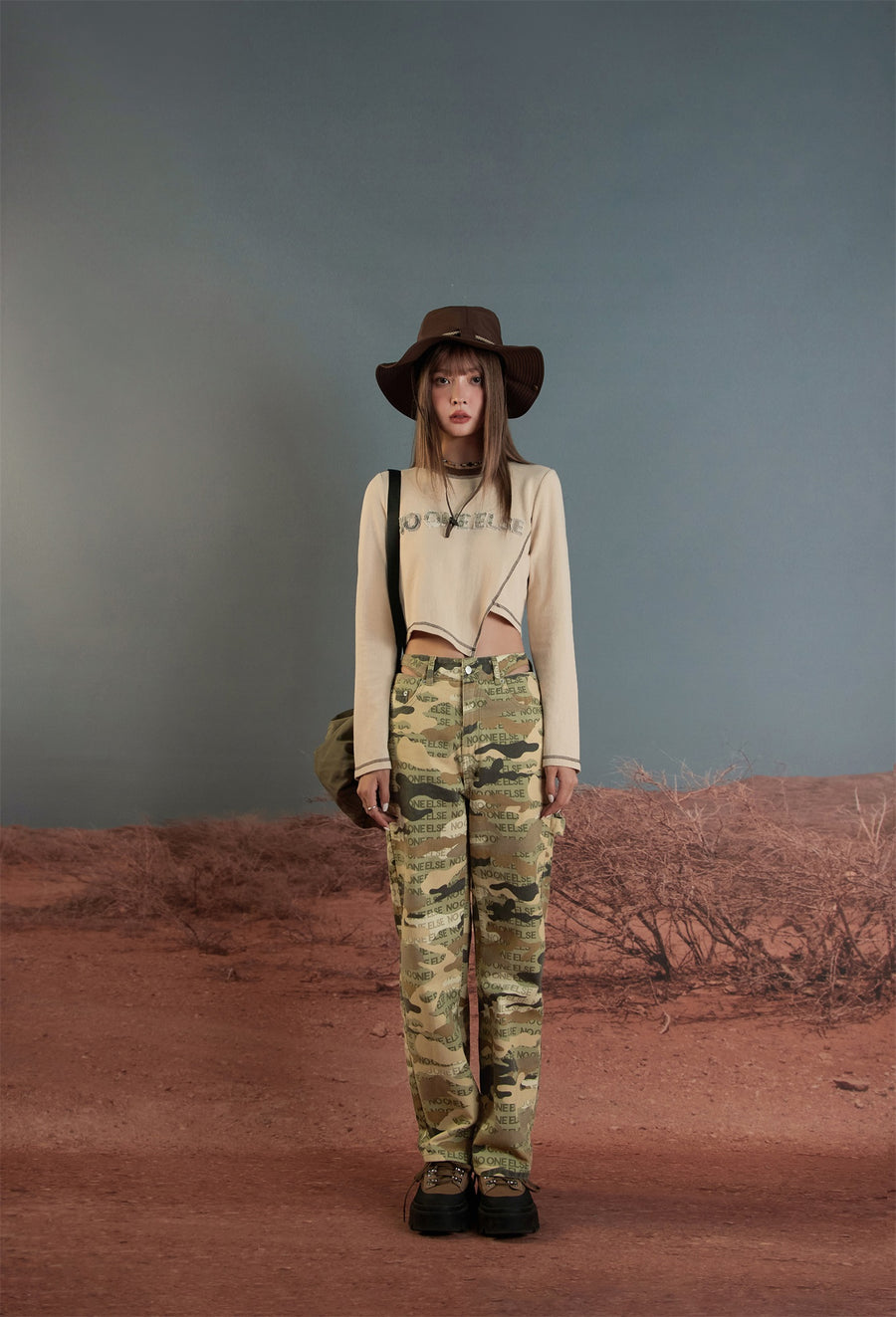 CHUU Camouflage High Waist Straight Pants