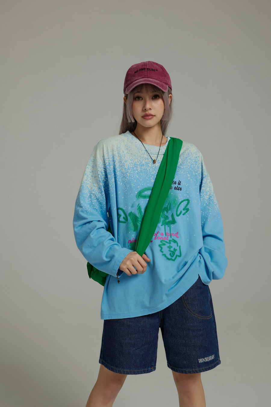 CHUU Angel Graffiti Logo Gradient Long-Sleeves Top